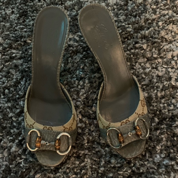 ❌SOLD❌Gucci Logo & Horsebit Grey Slip On Heels - Picture 2 of 8